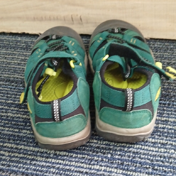 Keen Newport Kids Forest Greeb and Lime Sandals Youth 2 - Picture 3 of 6
